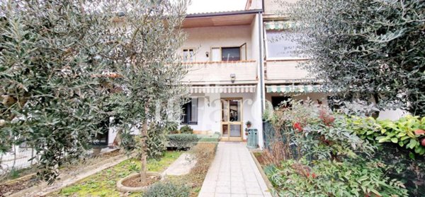 casa indipendente in vendita a Campi Bisenzio in zona San Piero a Ponti