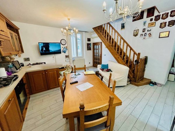 casa indipendente in vendita a Campi Bisenzio