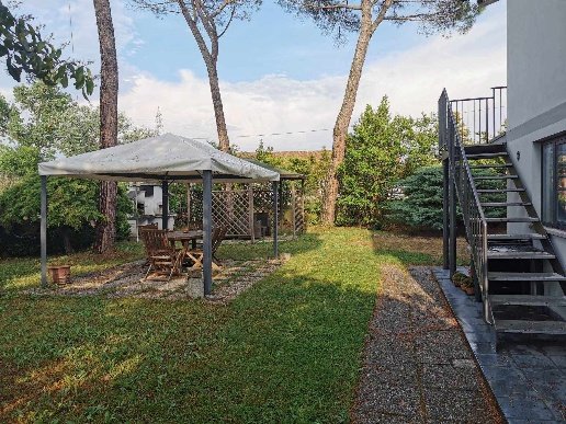 casa indipendente in vendita a Campi Bisenzio