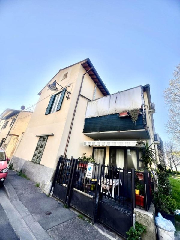 casa indipendente in vendita a Campi Bisenzio