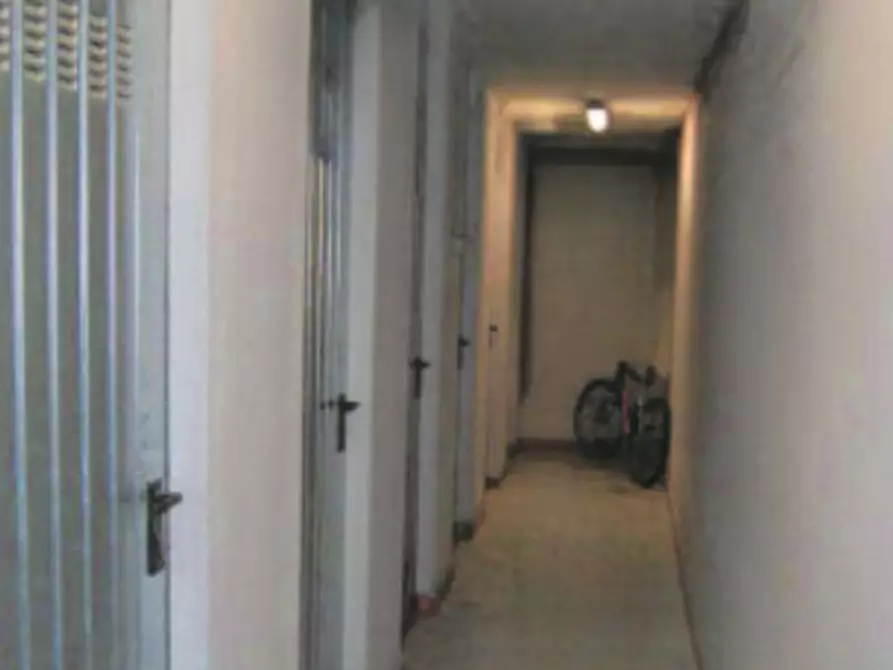 locale di sgombero in vendita a Campi Bisenzio in zona San Donnino