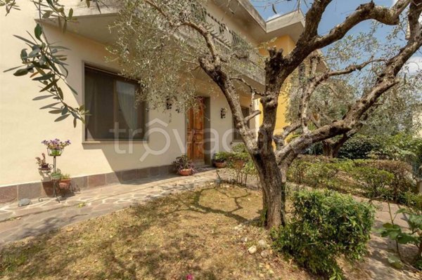 casa indipendente in vendita a Campi Bisenzio