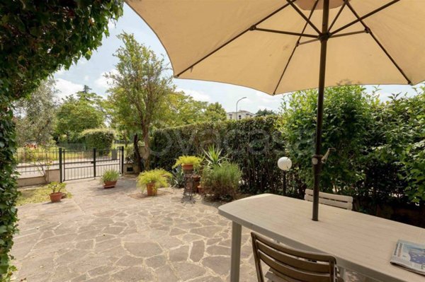 casa indipendente in vendita a Campi Bisenzio