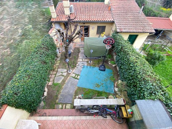 casa indipendente in vendita a Campi Bisenzio