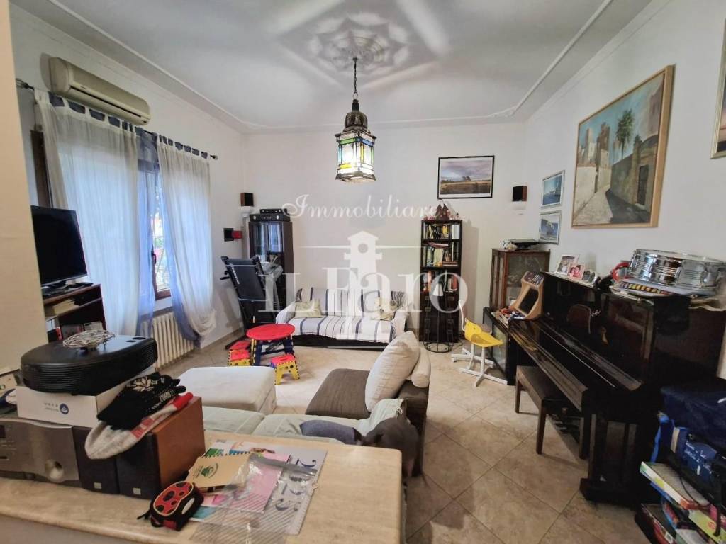 casa indipendente in vendita a Campi Bisenzio in zona Capalle