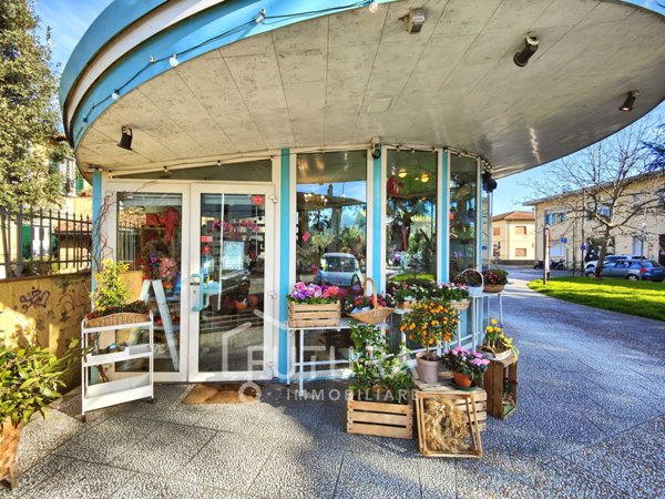 locale commerciale in vendita a Campi Bisenzio