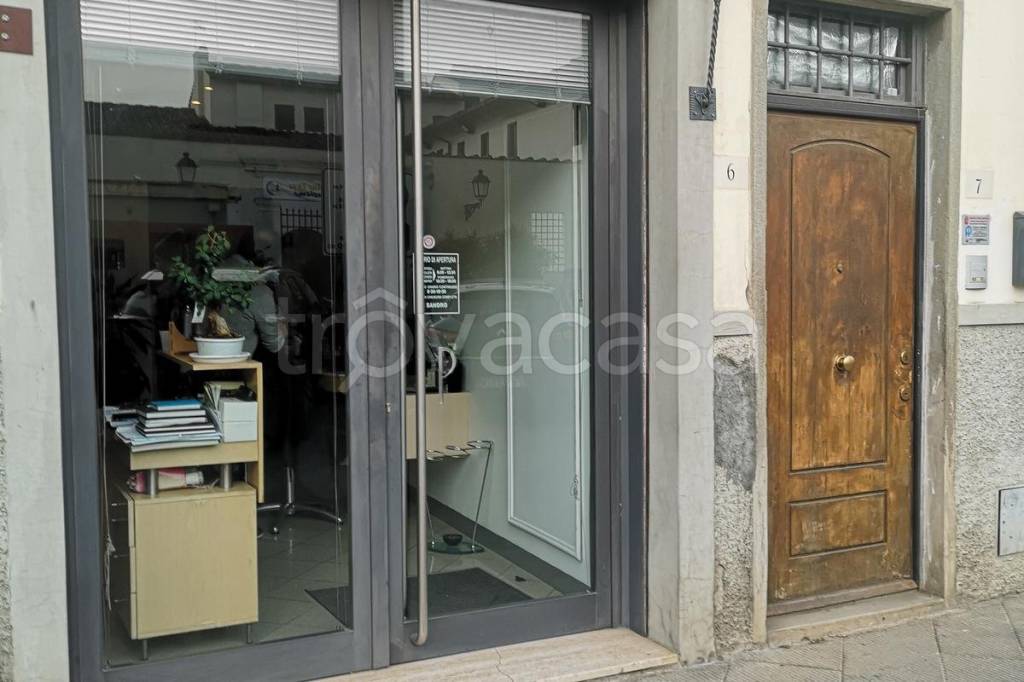 negozio in vendita a Campi Bisenzio