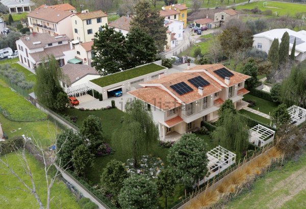 casa indipendente in vendita a Campi Bisenzio
