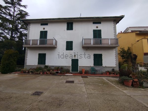 casa indipendente in vendita a Campi Bisenzio