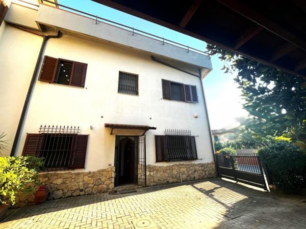 casa indipendente in vendita a Campi Bisenzio in zona San Donnino