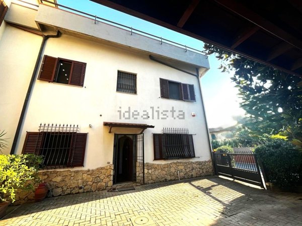 esavano in vendita a Campi Bisenzio in zona San Donnino