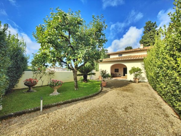 casa indipendente in vendita a Campi Bisenzio in zona Il Rosi