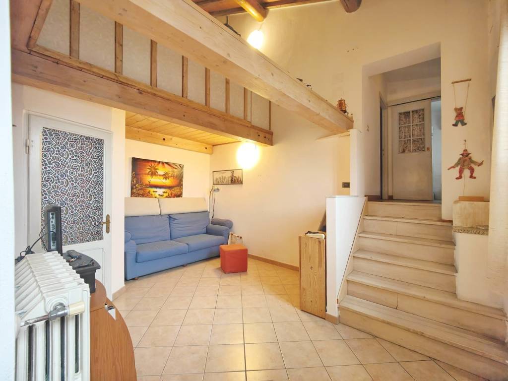 casa indipendente in vendita a Campi Bisenzio