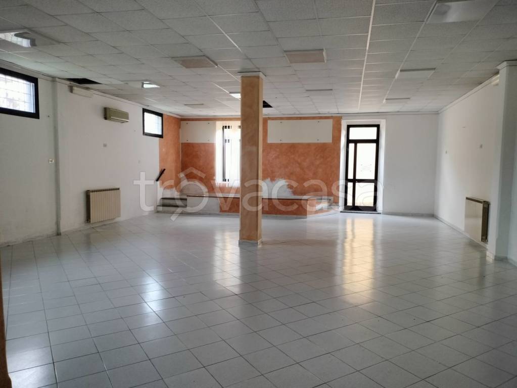 locale commerciale in vendita a Campi Bisenzio in zona San Donnino