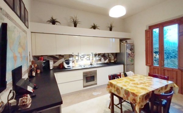 casa indipendente in vendita a Campi Bisenzio