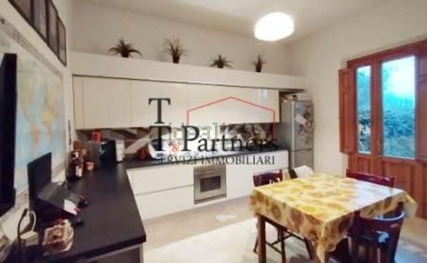 casa indipendente in vendita a Campi Bisenzio