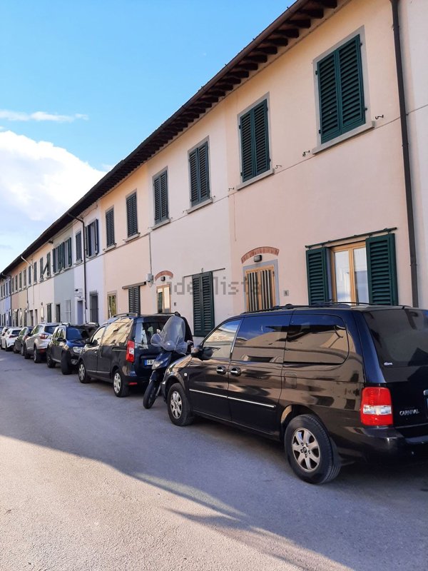 esavano in vendita a Campi Bisenzio