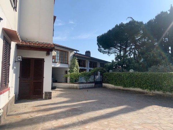 casa indipendente in vendita a Campi Bisenzio in zona San Donnino