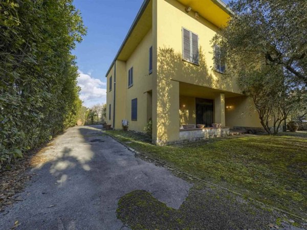 casa indipendente in vendita a Campi Bisenzio in zona San Piero a Ponti