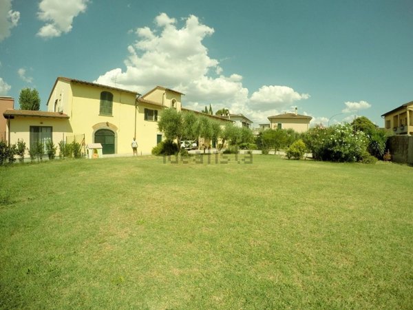 casa indipendente in vendita a Campi Bisenzio