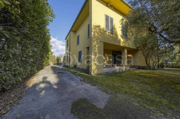 casa indipendente in vendita a Campi Bisenzio in zona San Piero a Ponti