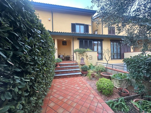 casa indipendente in vendita a Campi Bisenzio in zona San Piero a Ponti