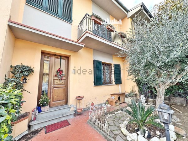 casa indipendente in vendita a Campi Bisenzio