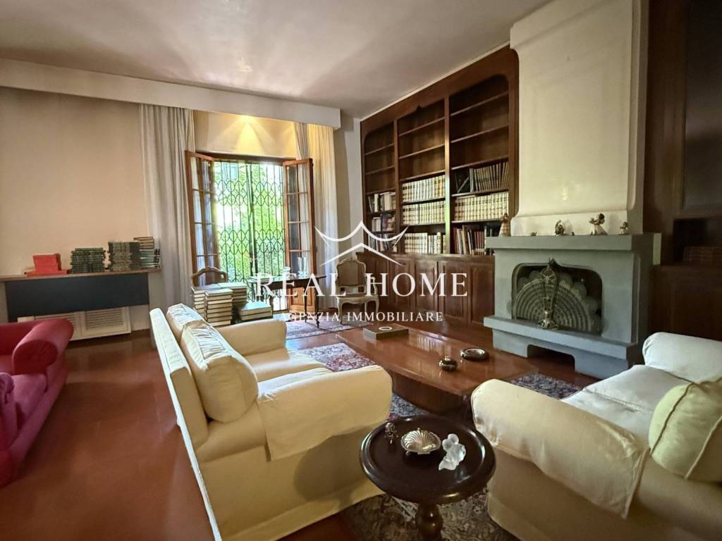 casa indipendente in vendita a Campi Bisenzio