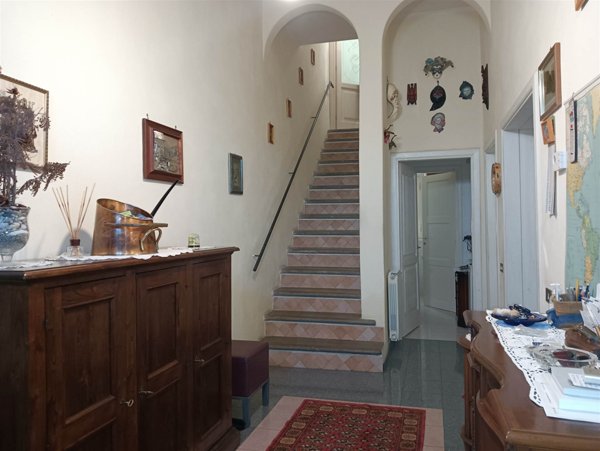 casa indipendente in vendita a Campi Bisenzio
