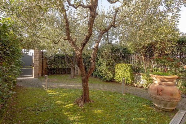 casa indipendente in vendita a Campi Bisenzio