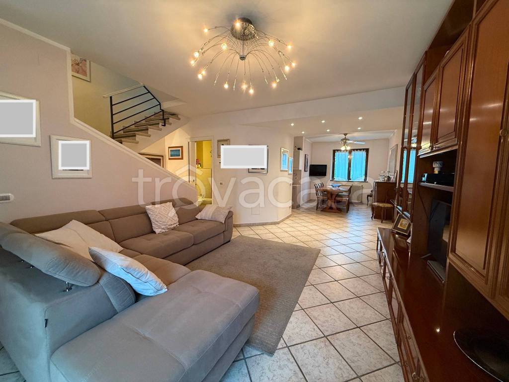 casa indipendente in vendita a Campi Bisenzio in zona San Piero a Ponti