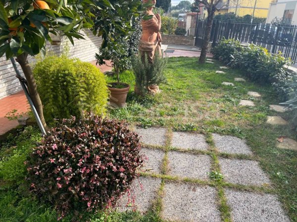 casa indipendente in vendita a Campi Bisenzio