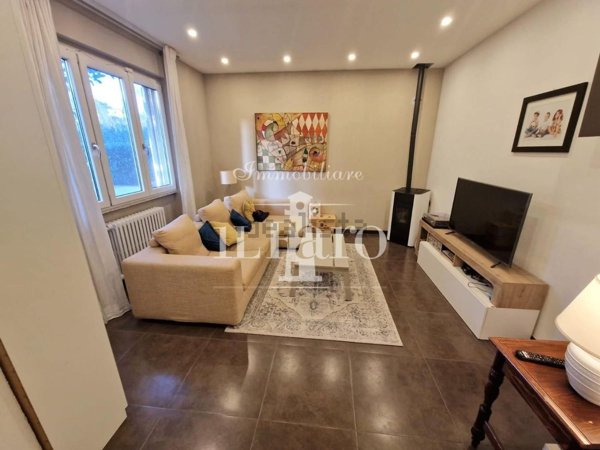 casa indipendente in vendita a Campi Bisenzio