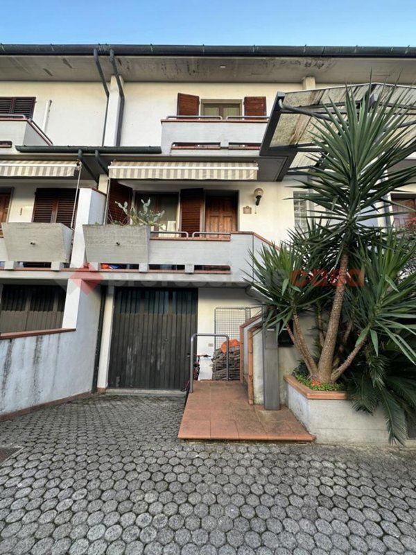 casa indipendente in vendita a Campi Bisenzio in zona San Donnino