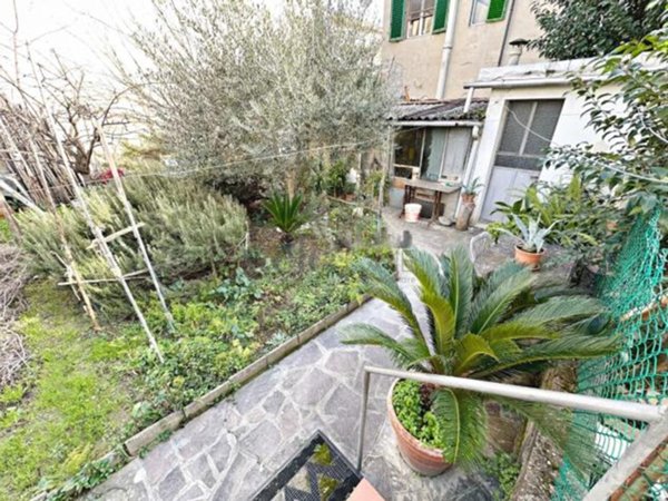 intera palazzina in vendita a Campi Bisenzio