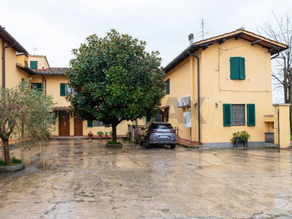 casa indipendente in vendita a Campi Bisenzio in zona Capalle