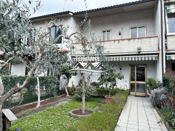 casa indipendente in vendita a Campi Bisenzio in zona San Piero a Ponti