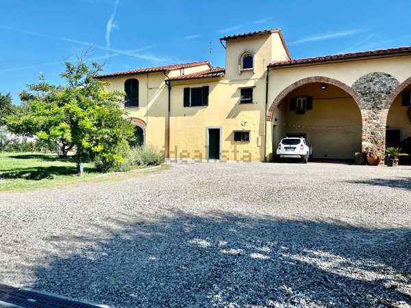 casa indipendente in vendita a Campi Bisenzio