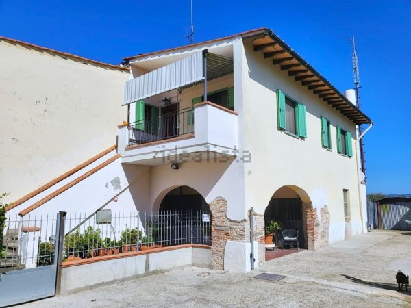 casa indipendente in vendita a Campi Bisenzio