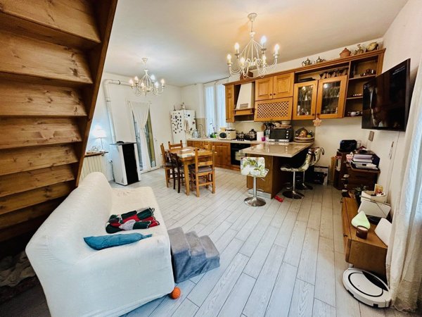 casa indipendente in vendita a Campi Bisenzio