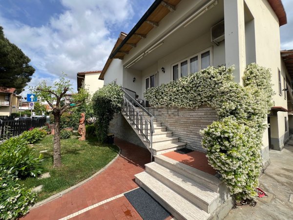 casa indipendente in vendita a Campi Bisenzio