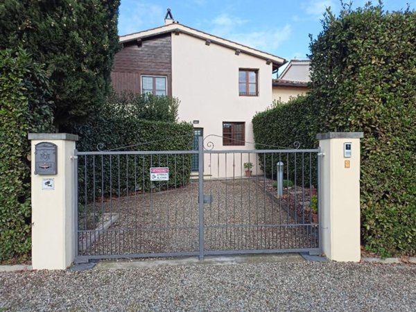 casa indipendente in vendita a Campi Bisenzio