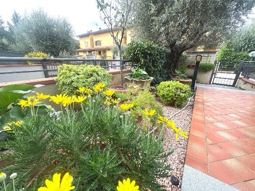 casa indipendente in vendita a Campi Bisenzio in zona San Piero a Ponti