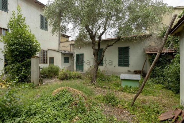 casa indipendente in vendita a Campi Bisenzio