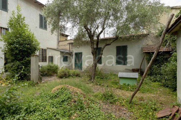 casa indipendente in vendita a Campi Bisenzio