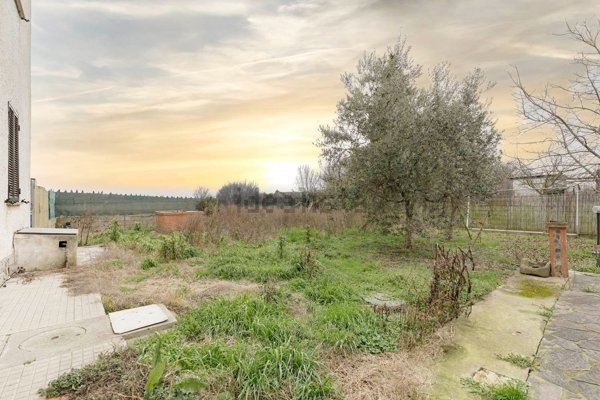 casa indipendente in vendita a Campi Bisenzio in zona Limite