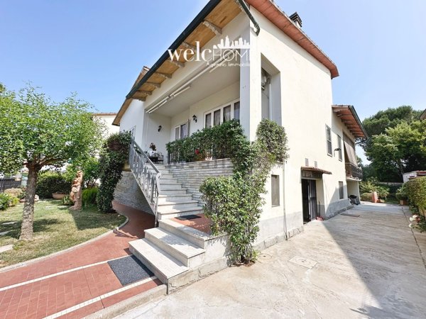 casa indipendente in vendita a Campi Bisenzio