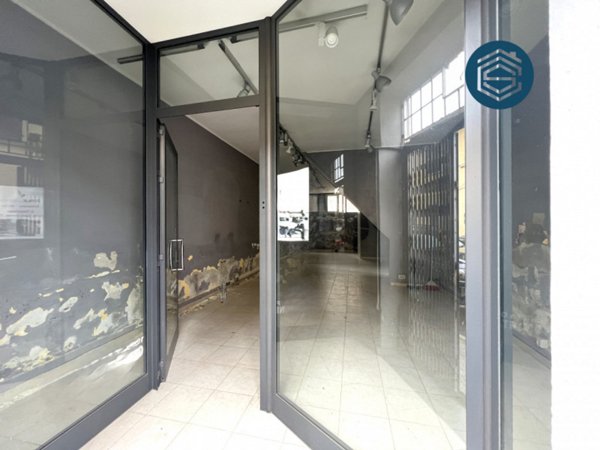 negozio in vendita a Campi Bisenzio