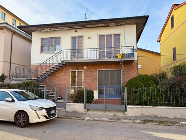 casa indipendente in vendita a Campi Bisenzio in zona San Cresci