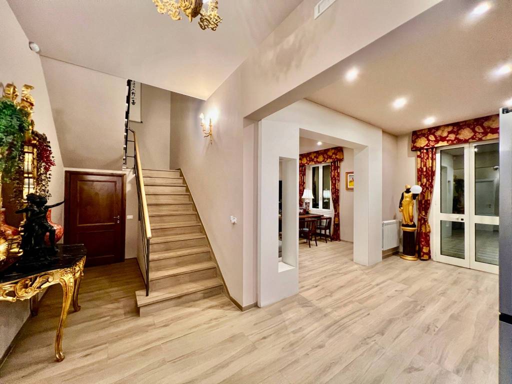 casa indipendente in vendita a Campi Bisenzio